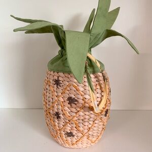 Hold Vintage Pineapple purse